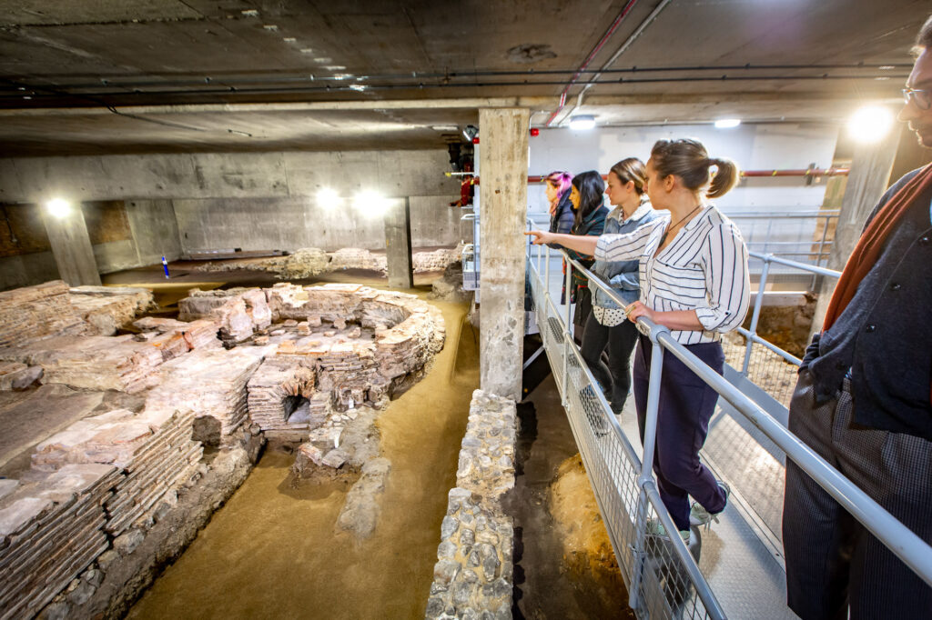 tour-of-billingsgate-roman-bath-house-by-jamie-smith - visitthecity